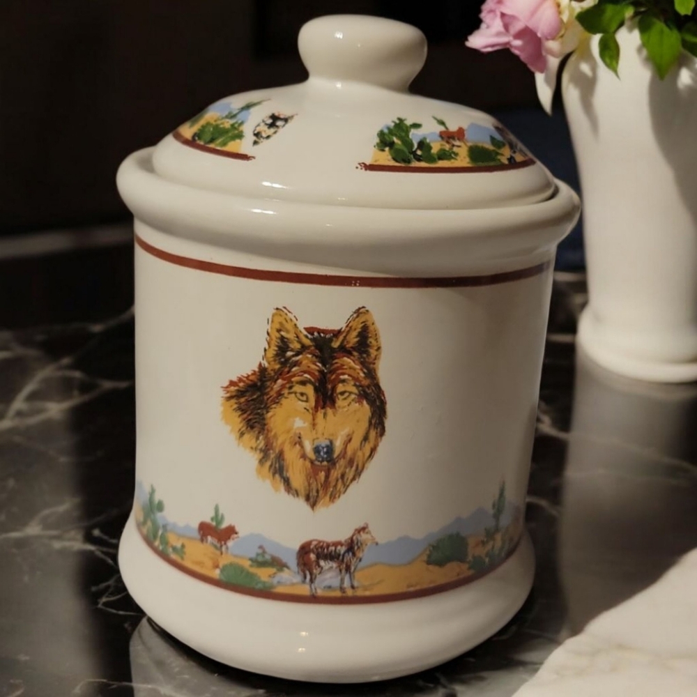 Vtg White Background Tienshan Canister/Lid 4" Wolf Cacti Desert Earthenware